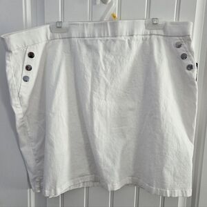 NWT Onque Casual Women’s 1X White Skort Shorts Pull On Silver Rivets Tennis